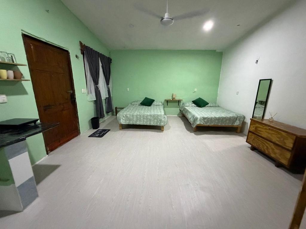 Cuarto con AC para 4 personas cerca de la laguna Bacalar - 4