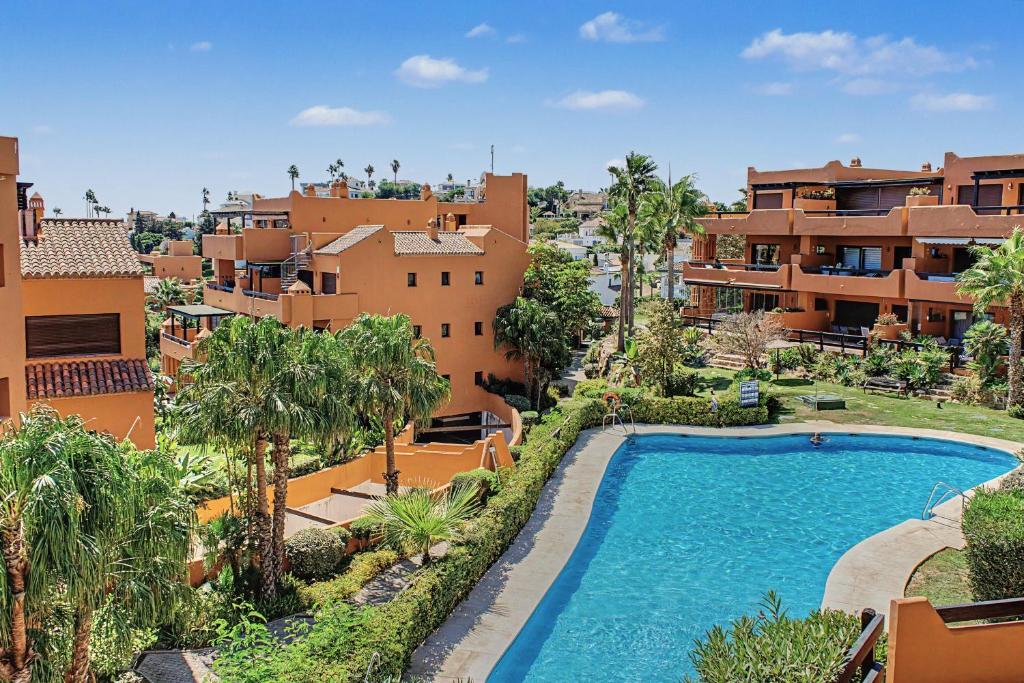 Luxurious Apartment Near the Beach - 2