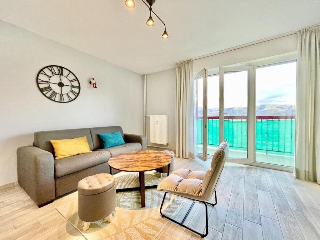 Spacious flat with private bike garage - 1
