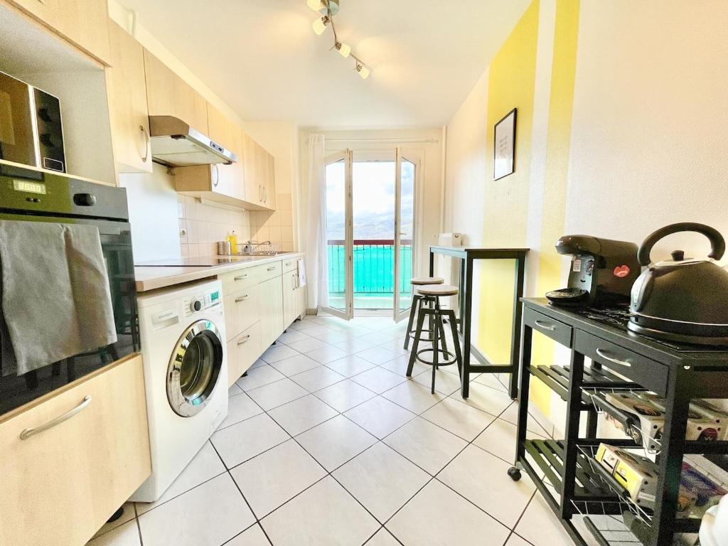 Spacious flat with private bike garage - 3