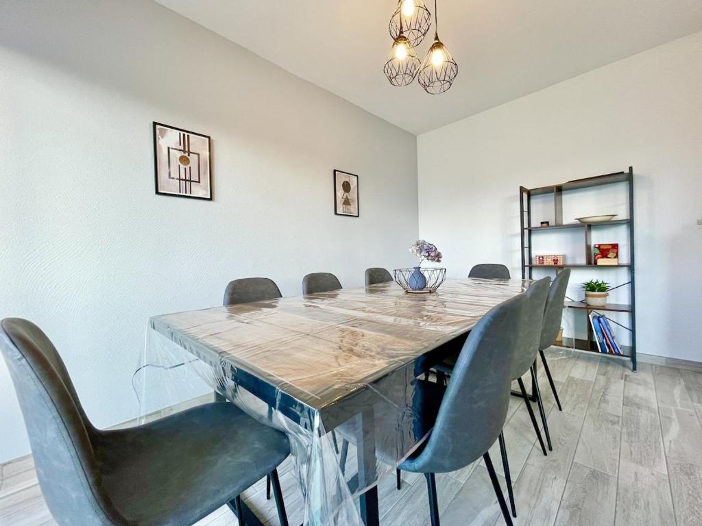 Spacious flat with private bike garage - 4