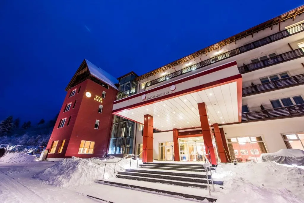 Hotel TTS**** Spa&Wellness Covasna, hotel in Covasna