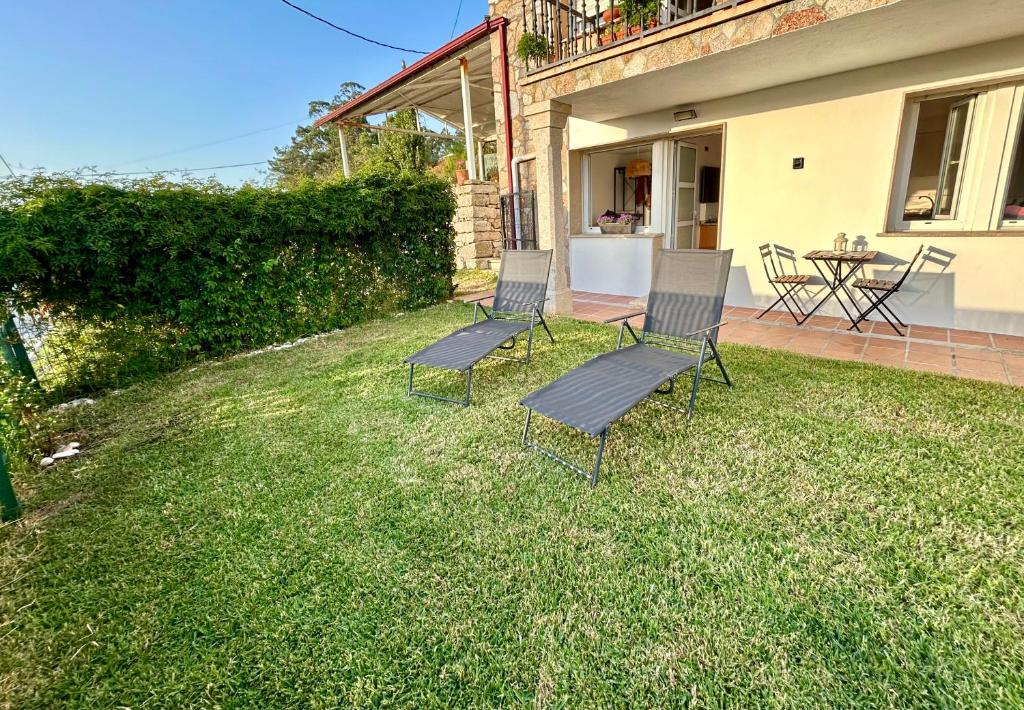 Coqueto apartamento en O Grove con jardín y parking - 1