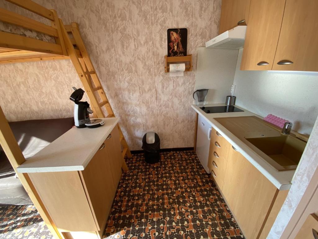 Studio cabine 4 personnes à 300m plage avec parking - 2