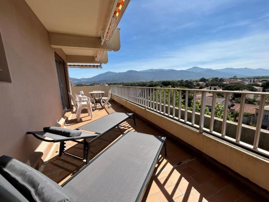 Appartement avec grande terrasse, vue mer et montagnes - 2
