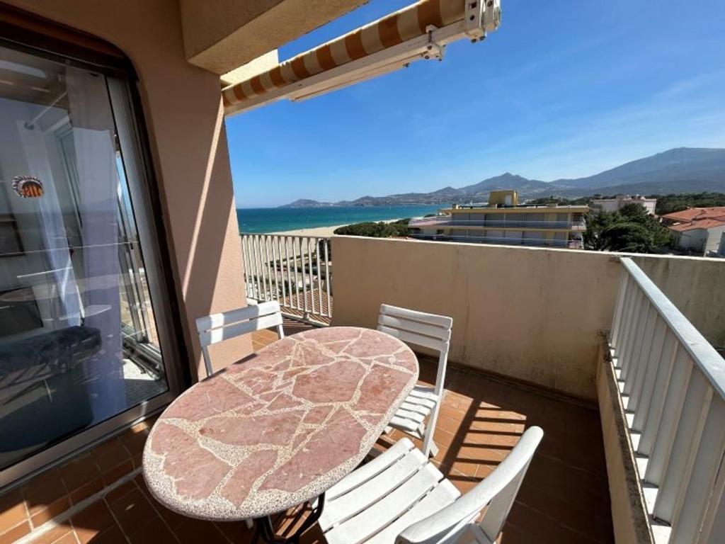 Appartement avec grande terrasse, vue mer et montagnes - 3