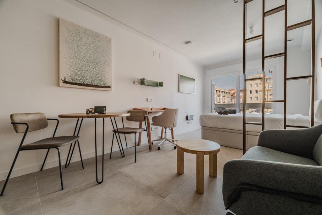 Renovated Studio with Terrace – Chueca - 1