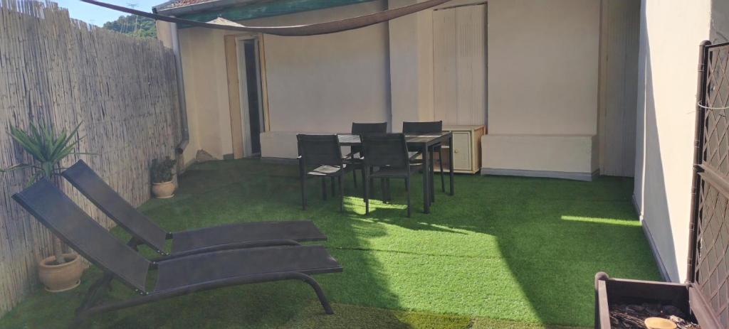 La terrasse de Gassendi - 1