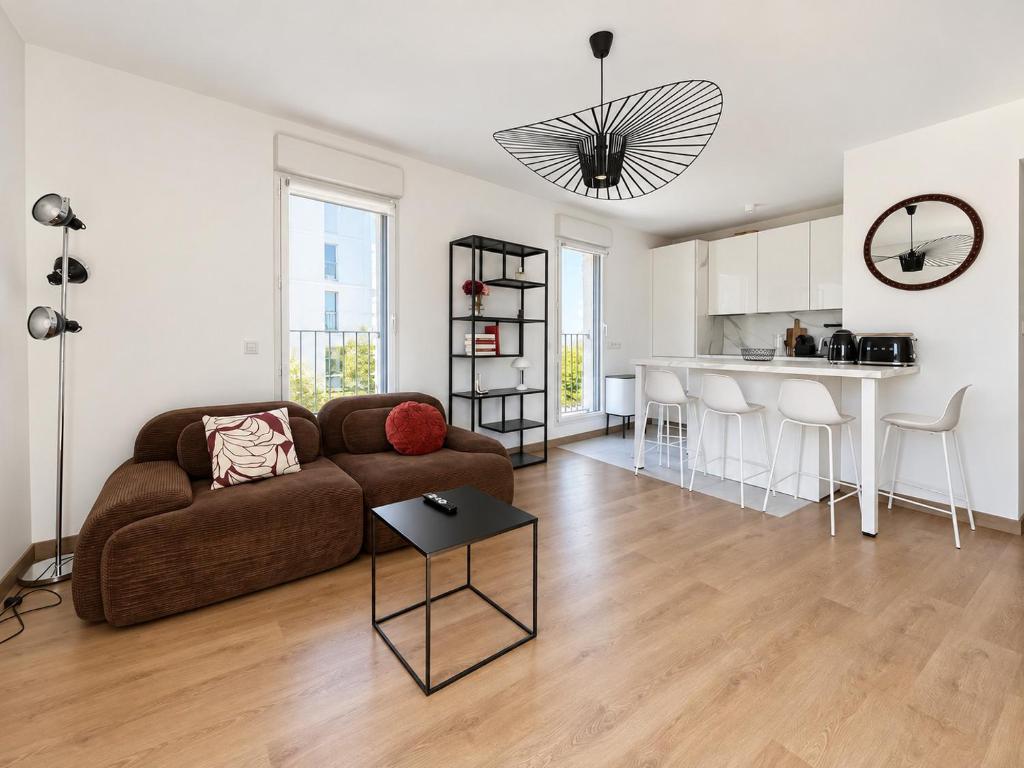 Spacieux appartement decore avec soin - Proche Gare - 4 pers - 2