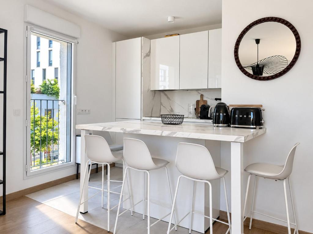 Spacieux appartement decore avec soin - Proche Gare - 4 pers - 5