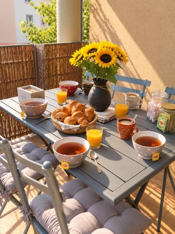 Les Tournesols, T2 avec balcon, parking, Cité à 8 min - 3