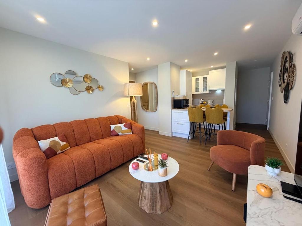 Cannes Center - 2 bedrooms - Beach 400 m away - Parking - 2