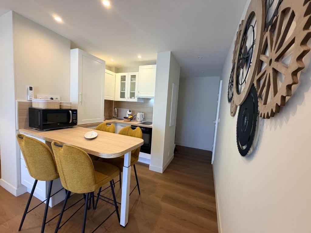 Cannes Center - 2 bedrooms - Beach 400 m away - Parking - 3