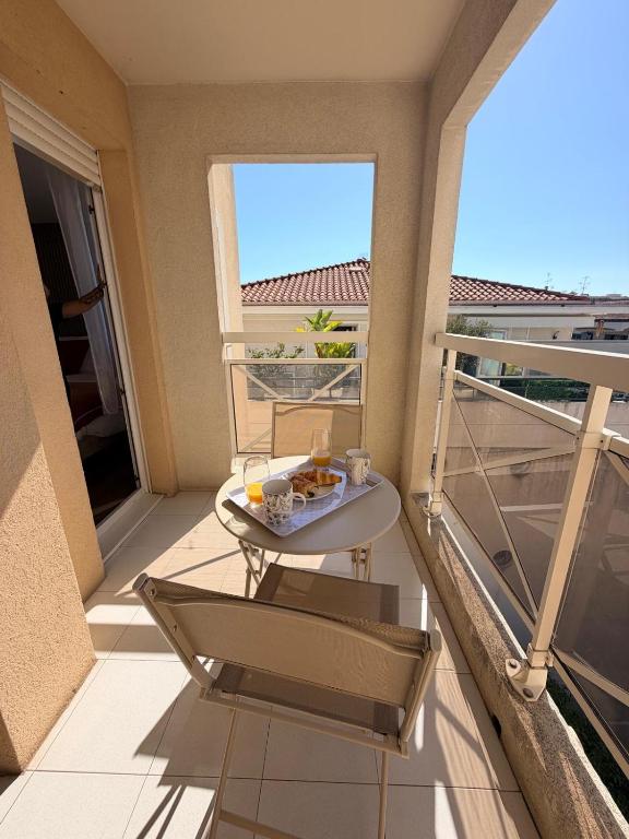 Cannes Center - 2 bedrooms - Beach 400 m away - Parking - 4