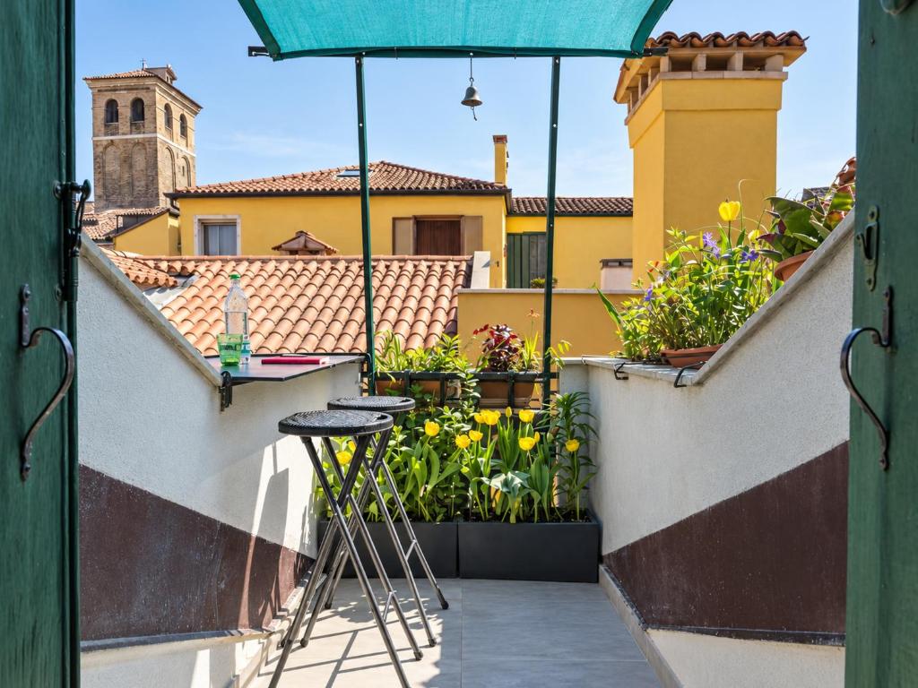 Central Modern Loft, Rooftop Patio, Full Kitchen - 4