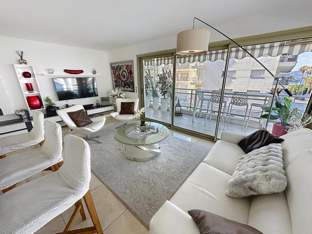 Bright 2-Bedroom apartment with terrace & parking - 5