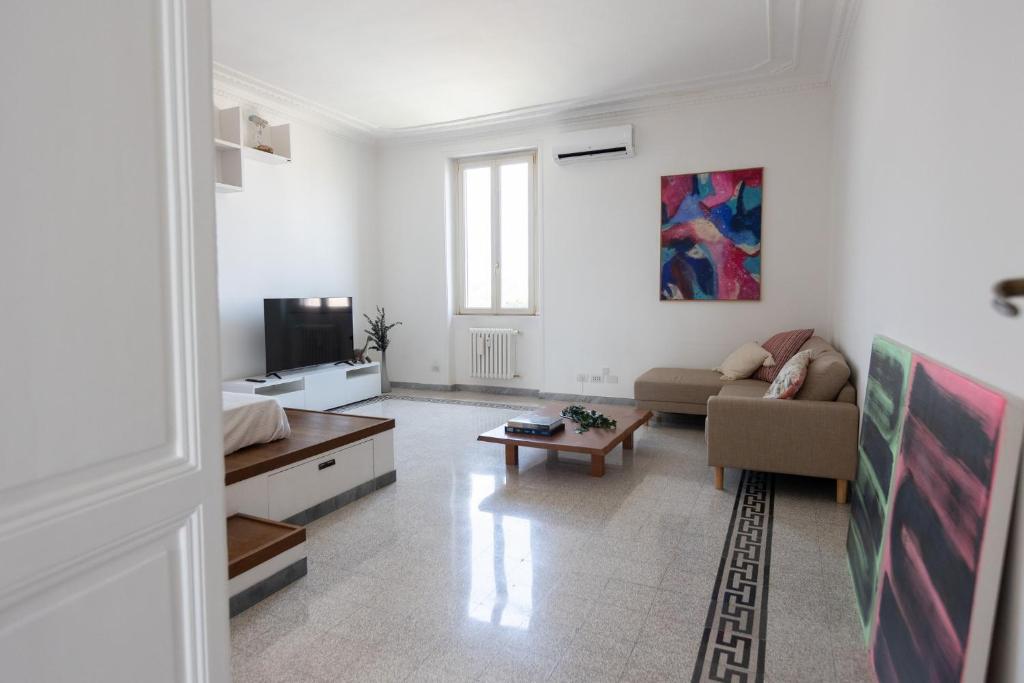 GuestHost - Modern and Bright Apartment in Rome - 1