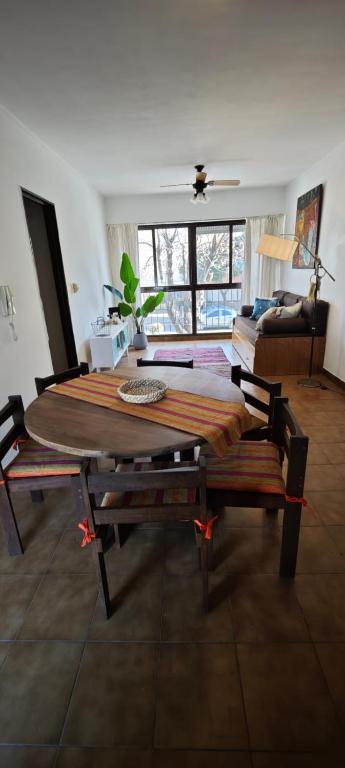 Alojamiento Temporal - Departamento con 3 Dormitorios y Conchera - Avenida 25 y 35 - 1