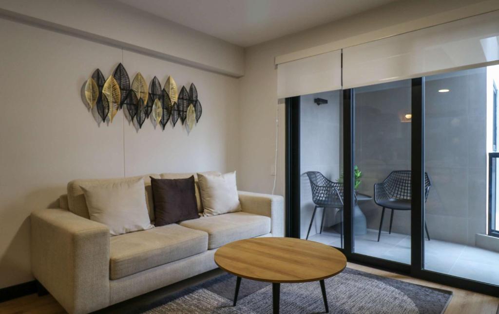 Modern 2BR with Balcony in Prime Miraflores - 1