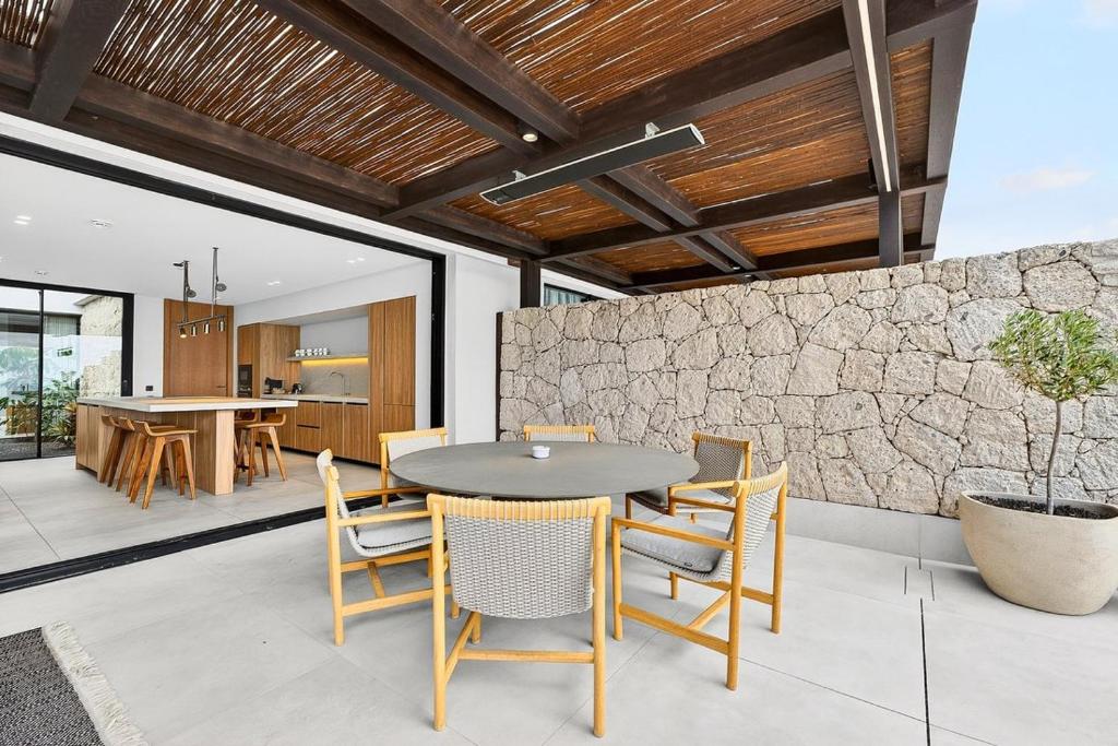 Elegant Villa - 4