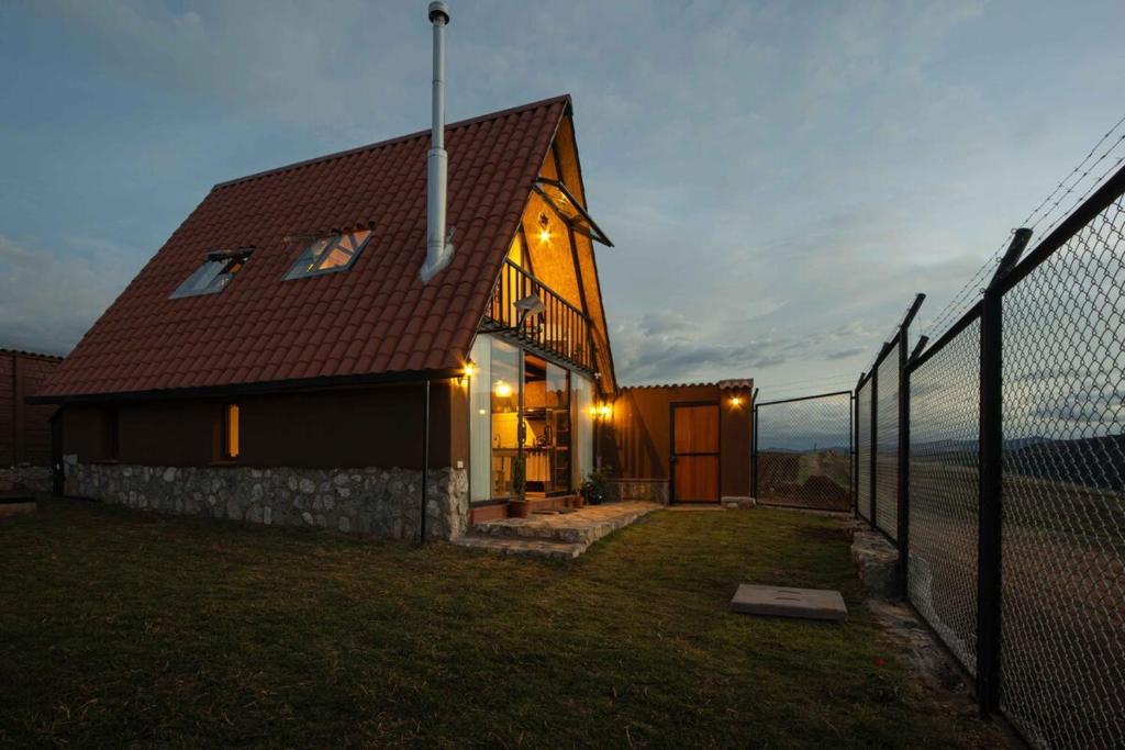 Cabin overlooking the Huaypo Lagoon in the Sacred Valley - 1