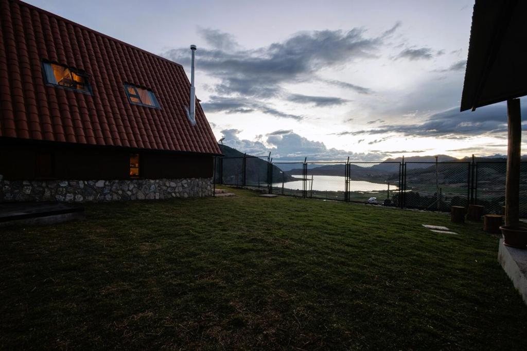 Cabin overlooking the Huaypo Lagoon in the Sacred Valley - 3