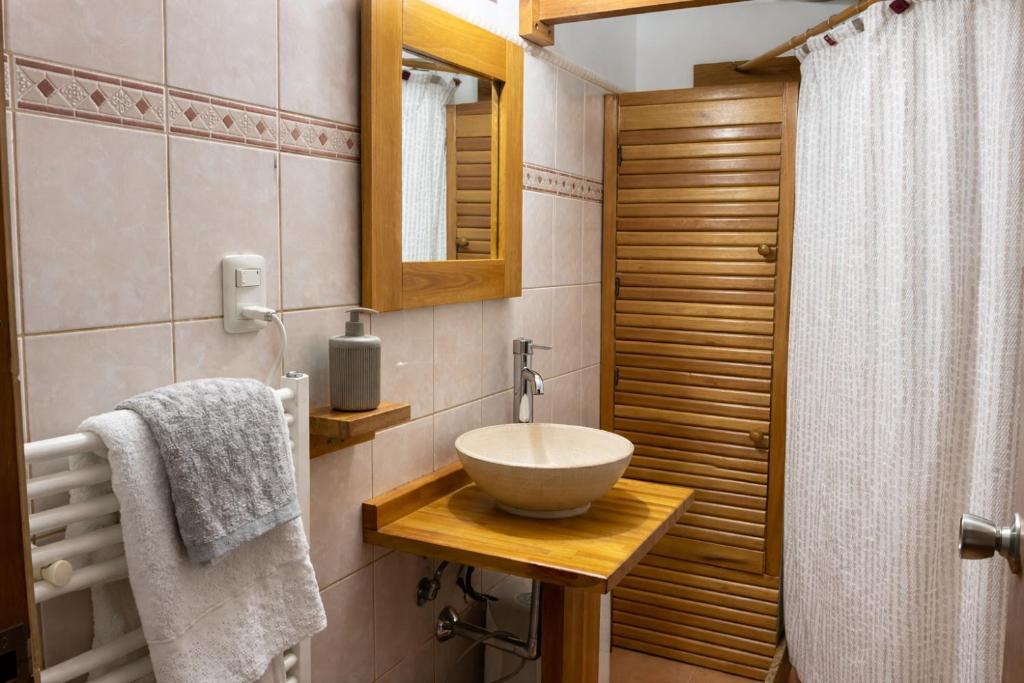 Casa Bordo Casa completa de uso exclusivo para hasta 5 huéspedes con patio privado cercado parrilla y cochera A 400m de la playa - 2