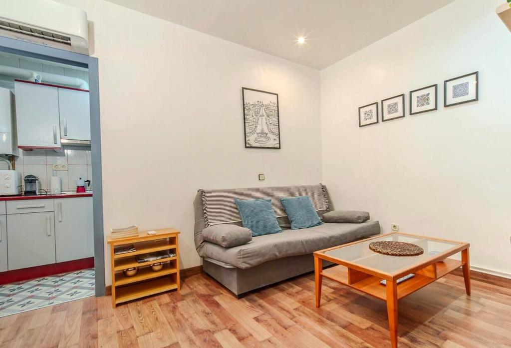 Cosy flat with AC 10 min from central Madrid - 3