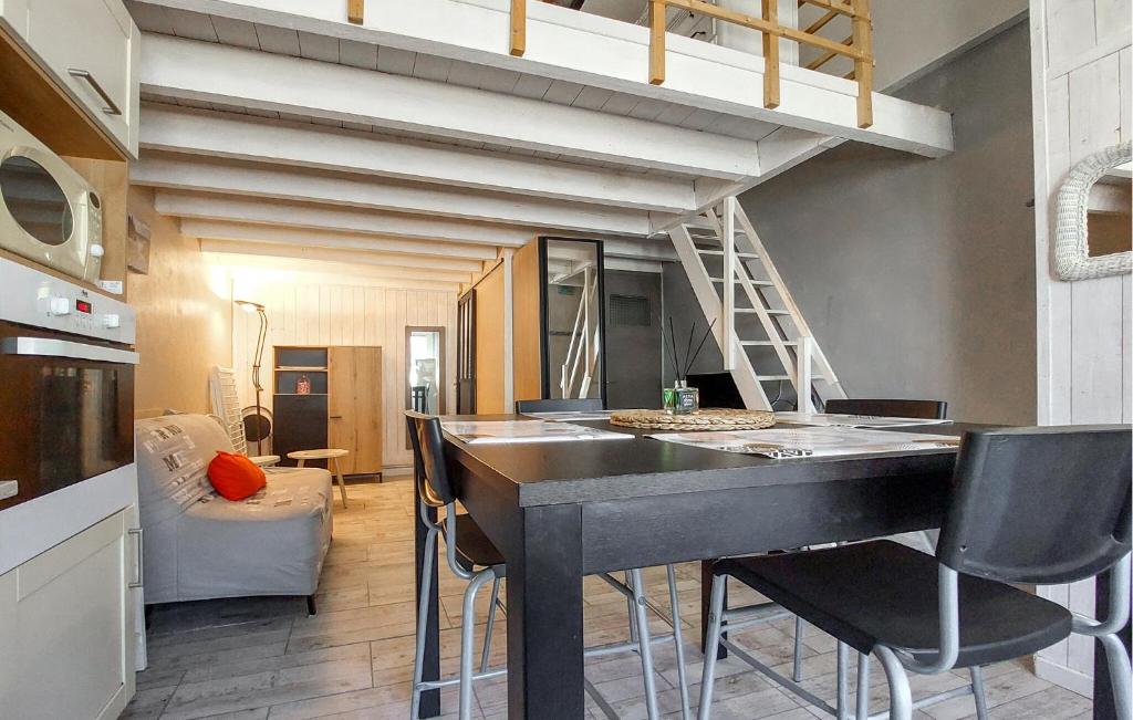 1 Bedroom Stunning Home In Royan - 2