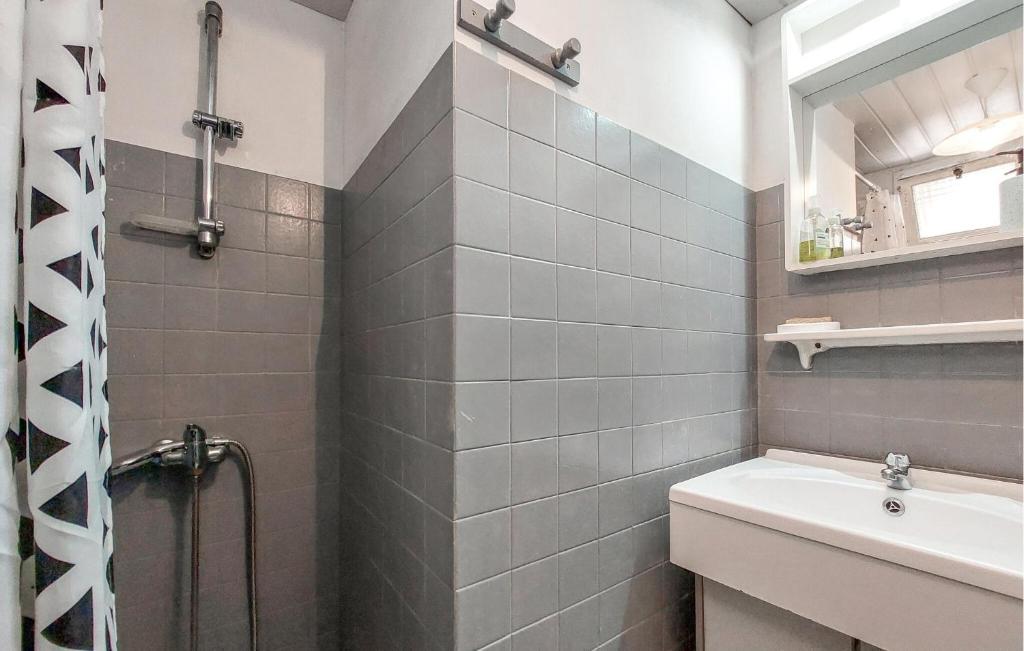 1 Bedroom Stunning Home In Royan - 5