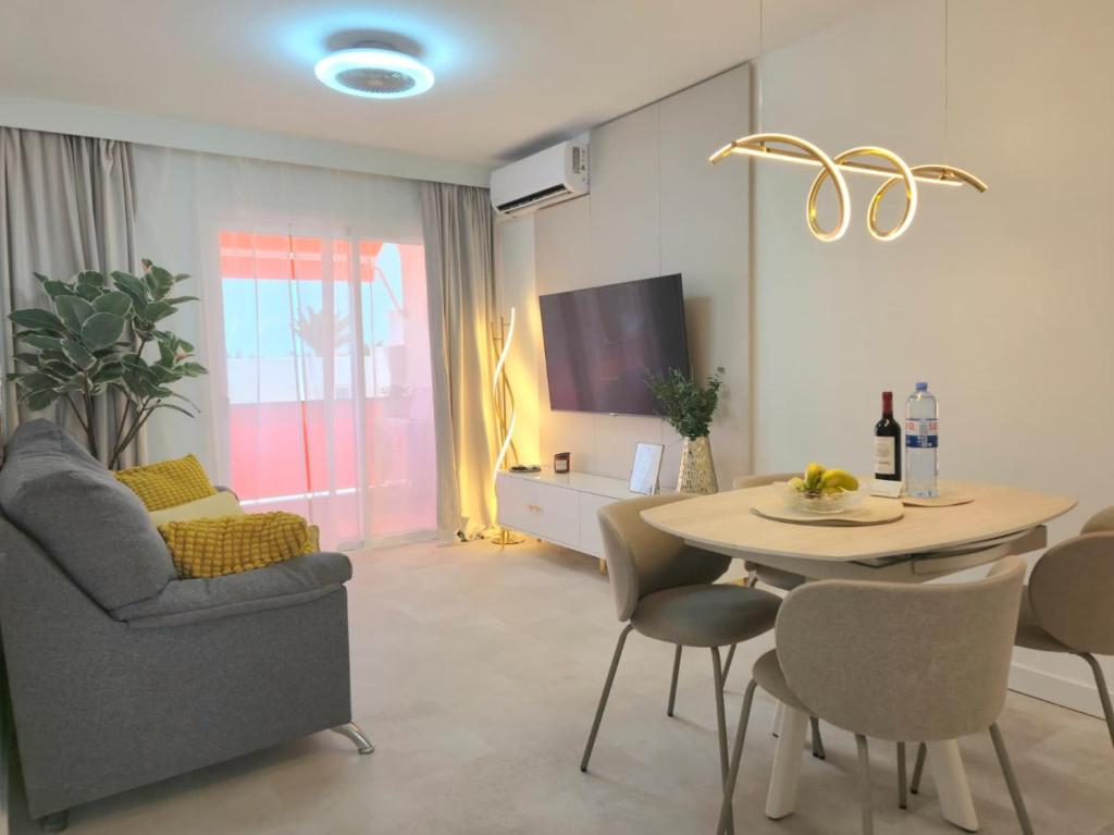 TMS Veramar2, Seafront, AC, Pool & Parking - 4