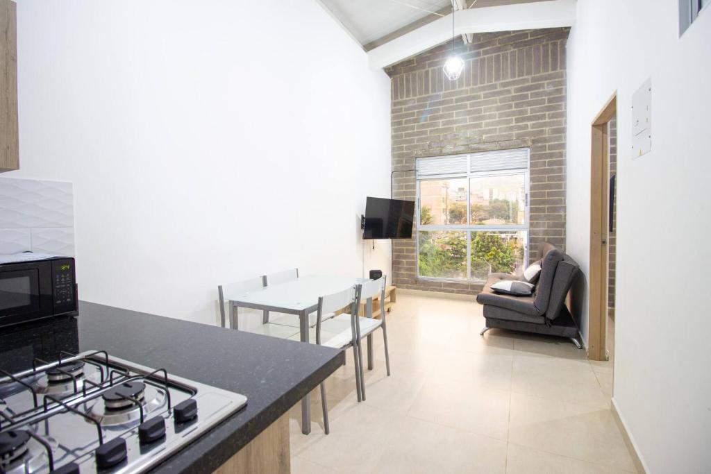 51 Close to Laureles, Metro and Restaurants - 5