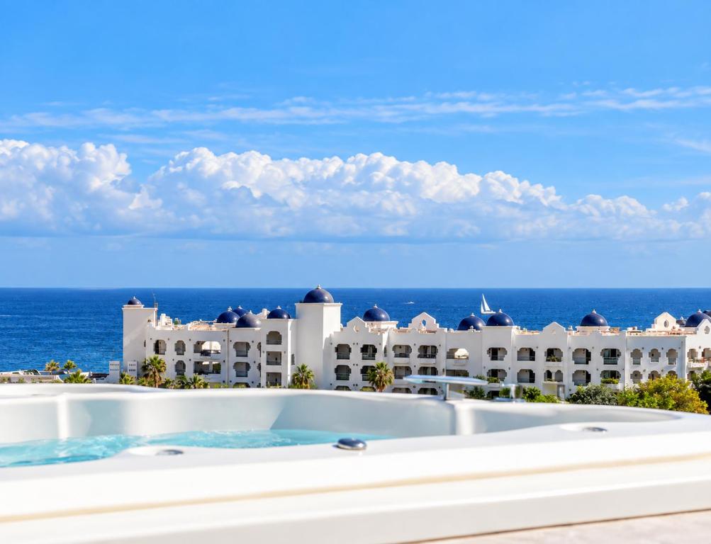 Villa Eureka - 3BR, Hot Tub, 2 Blocks from Beach - 1