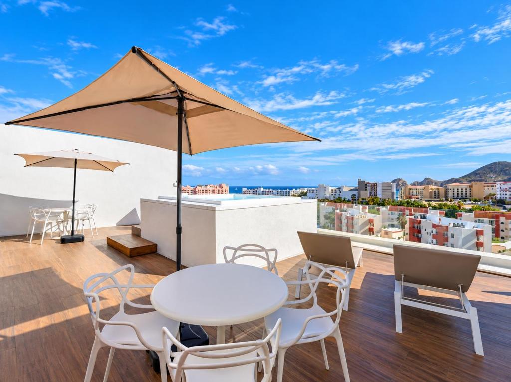 Villa Eureka - 3BR, Hot Tub, 2 Blocks from Beach - 5
