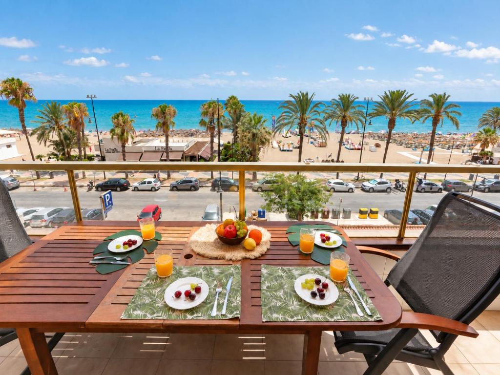 Primera Línea de Playa con Gran Terraza - 1