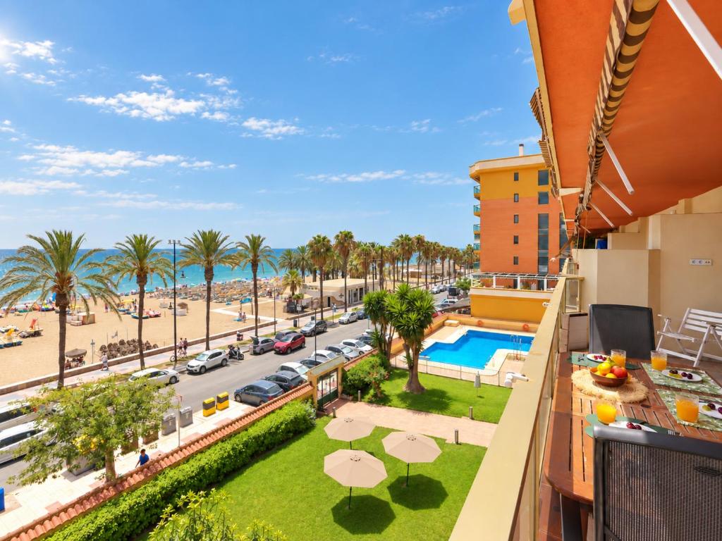 Primera Línea de Playa con Gran Terraza - 2