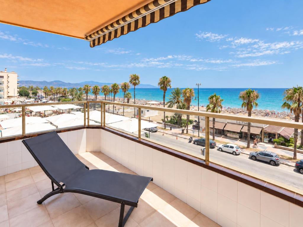 Primera Línea de Playa con Gran Terraza - 3