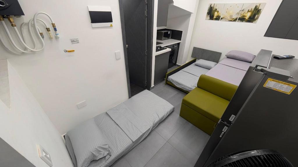 Estudio independiente primer piso cerca a Metro y VIVA Envigado - 2
