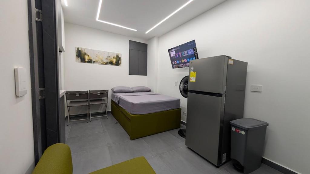 Estudio independiente primer piso cerca a Metro y VIVA Envigado - 4