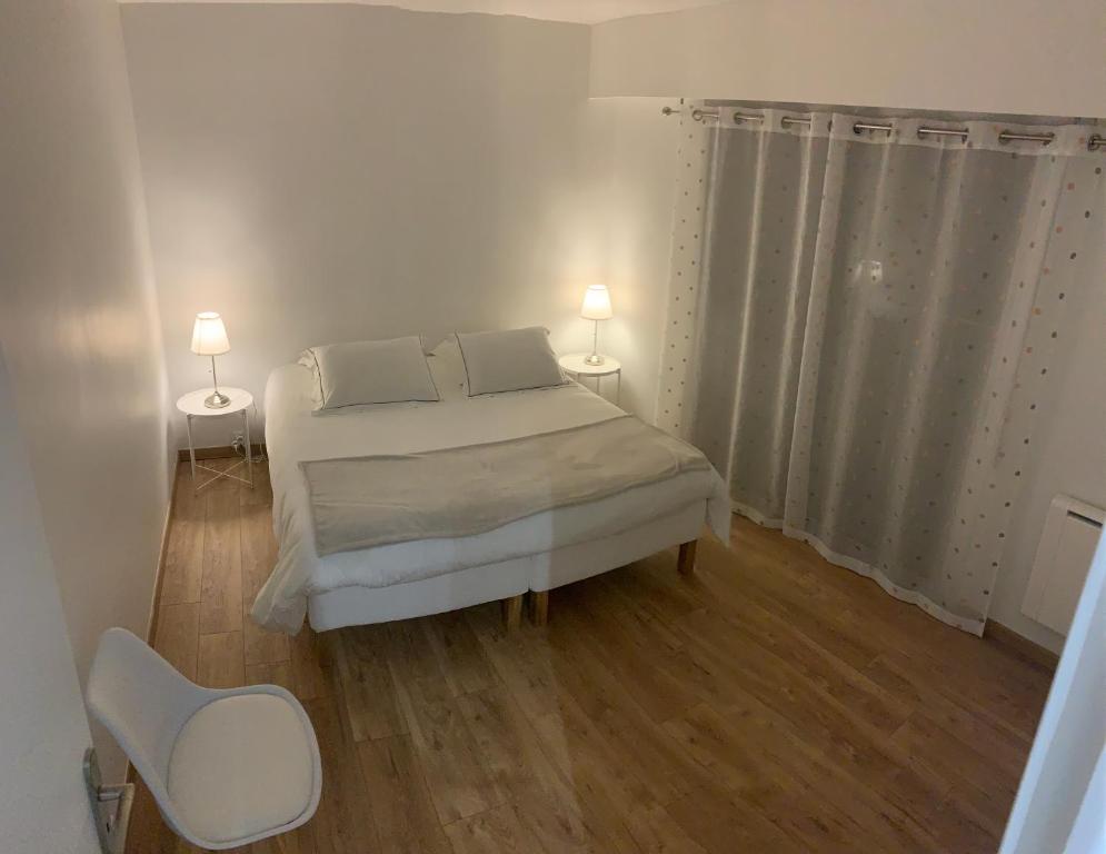 Appartement 2 chambres piscine parking - 1