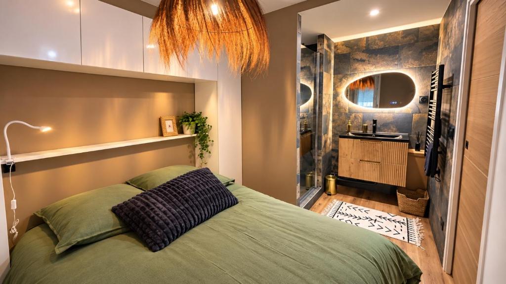 L' instant Bohème T2 1 chambre clim , piscine , parking wifi - 3