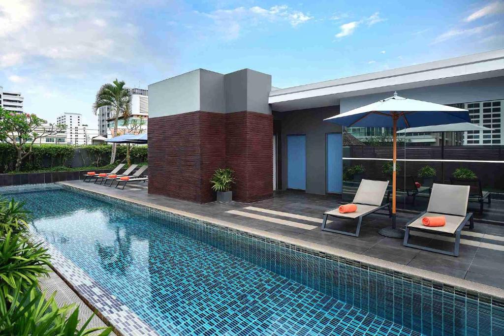 Swimming pool