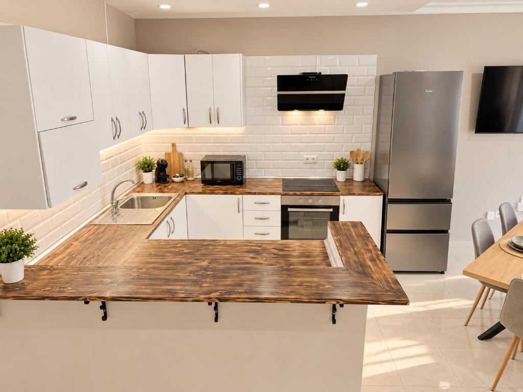 Los Corales - 5 Bedroom Townhouse - 5