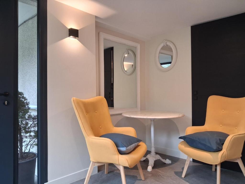Renovated 30 m2 studio garden AC and parking - 2