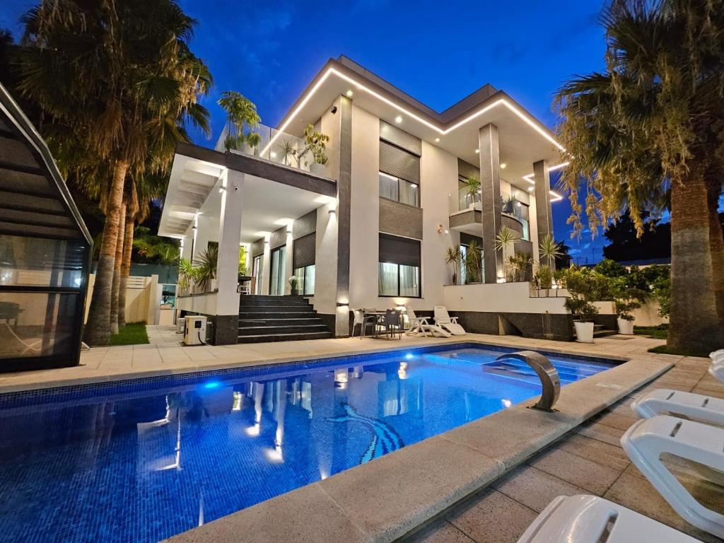 Exclusive Villa City, Beach & Golf - 2