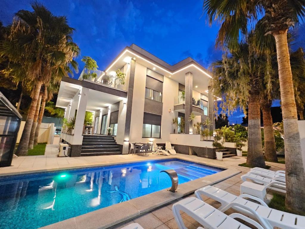 Exclusive Villa City, Beach & Golf - 1