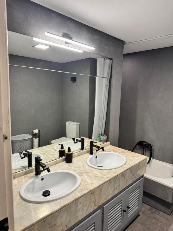 Beach & Marina at Your Door - 2BR - La Duquesa - 2