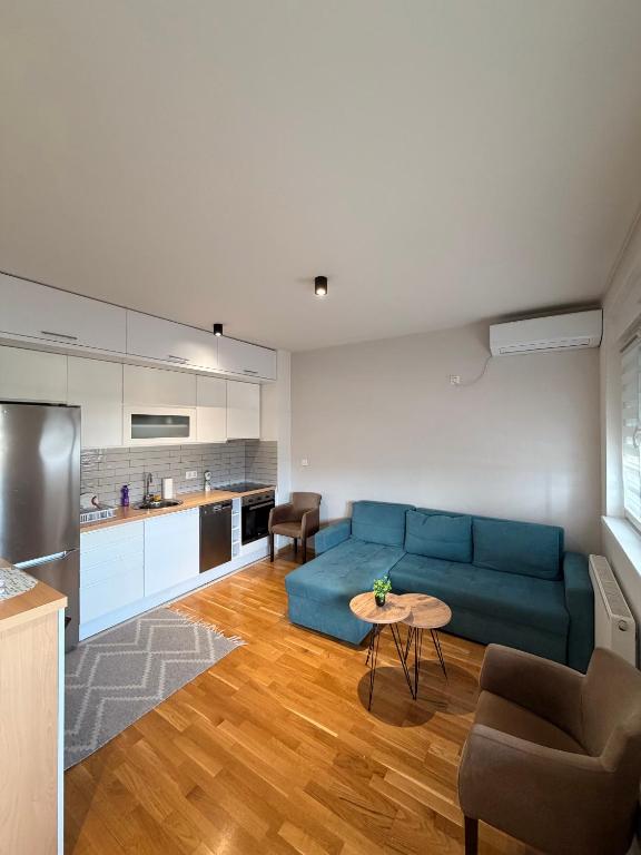 Top Floor UKC - Private Parking - 1