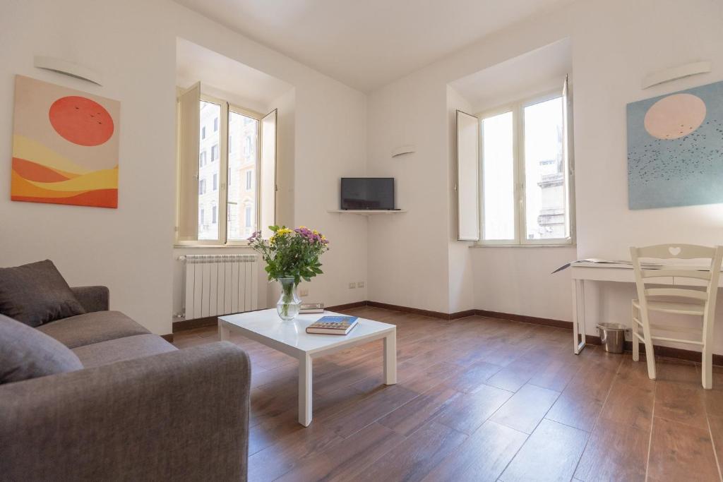 GuestHost - Roomy Apartment in Rome's Centre - 1