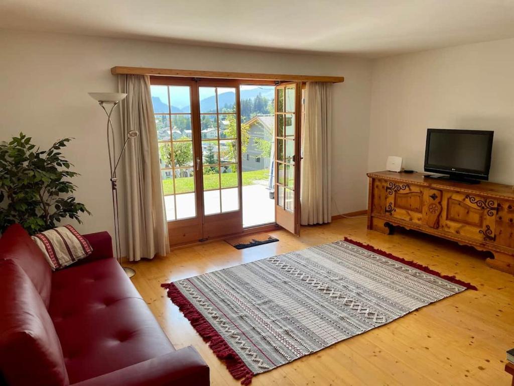Cosy apartment, private garden with mountain views - 2